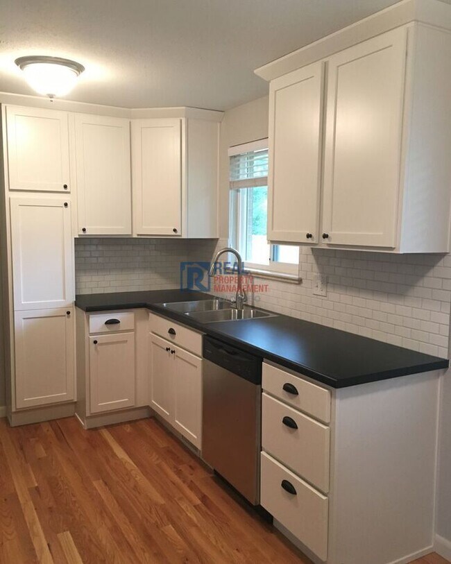 Foto del edificio - 4699 Garrison St