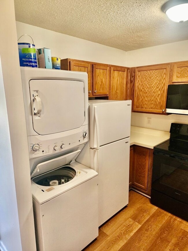 Building Photo - 2 bedroom/ 1 bathroom- Peppertree