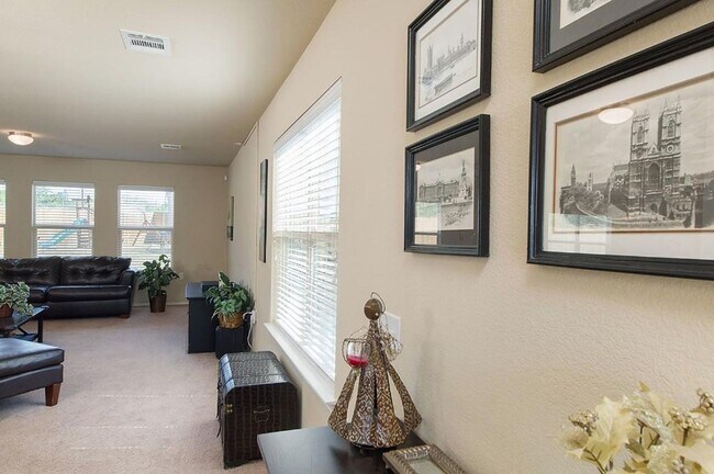 Foto del edificio - Outfitter House