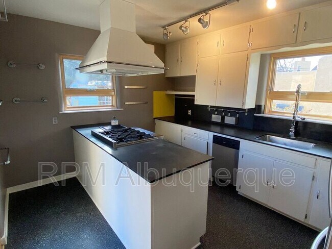 Foto del edificio - 4216 Roma Ave NE