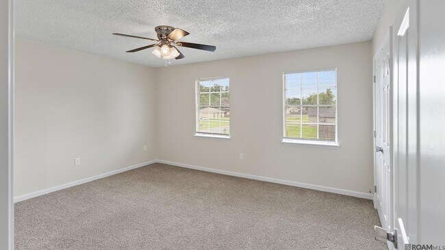 Foto del edificio - 40429 W Hernandez Ave