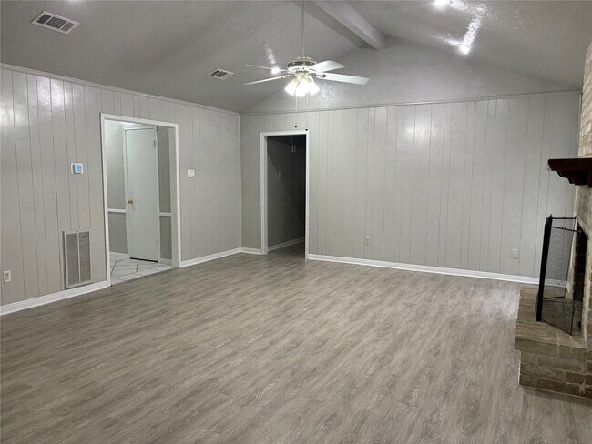 Foto del edificio - 7103 Stoney River Dr