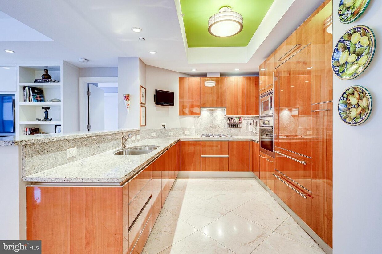 1881 N Nash St Unit 201, Arlington, VA 22209 Room for Rent in