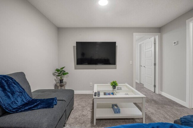 Photo du bâtiment - 233 Midgrove Mews SW