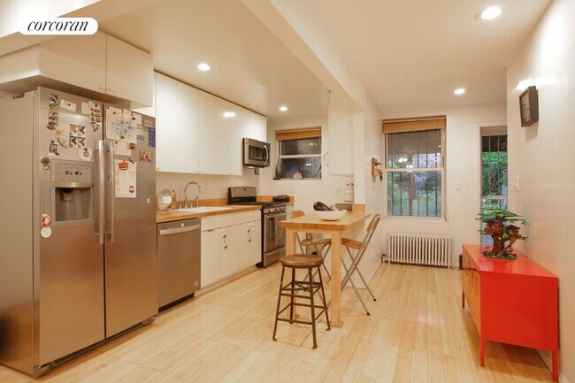 Building Photo - 727 Quincy St