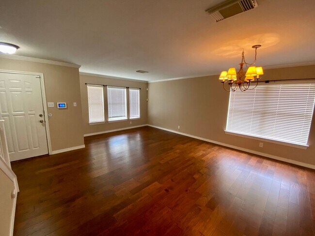 Building Photo - 4 Bedroom 2.5 Bath with Theater and Large ...