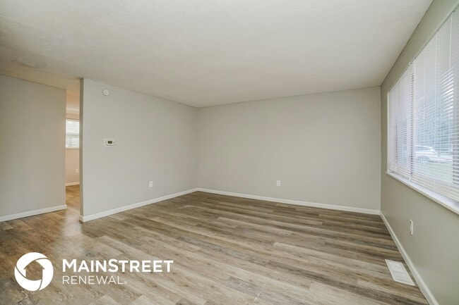 Building Photo - 2258 Majestic Dr W