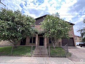 Building Photo - 207 Martingale