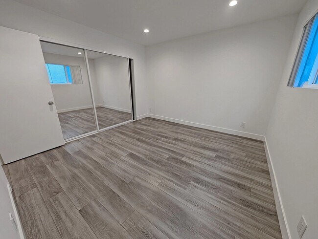 Foto del edificio - 739 N Sweetzer Ave