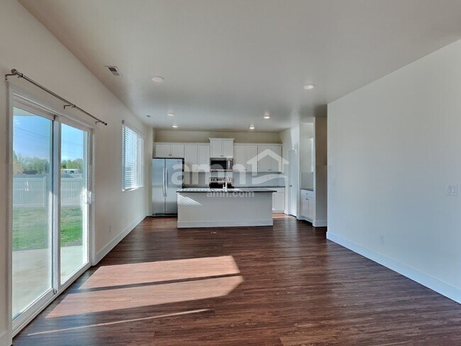 Foto del edificio - 1029 N Barkvine Ave