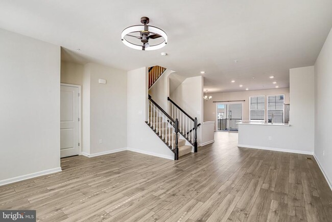 Building Photo - 421 Ensemble Wy