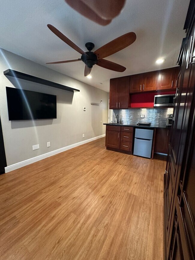 Foto del edificio - Downtown Studio just off First Street!