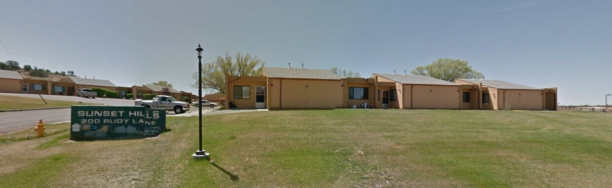 Building Photo - 204 Rudy Dr