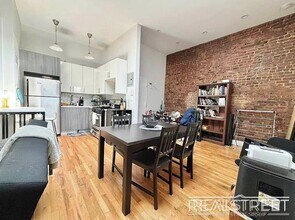 Building Photo - Gorgeous 3 Bedroom with private Garden in Prime Bushwick!