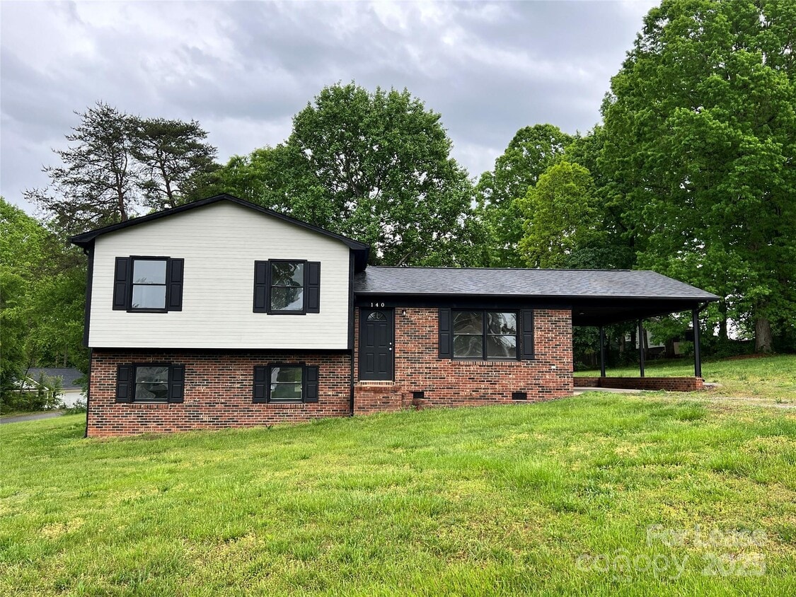 Primary Photo - 140 Brookhollow Dr