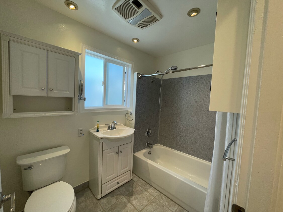 Foto principal - 6608 Linden Ave N