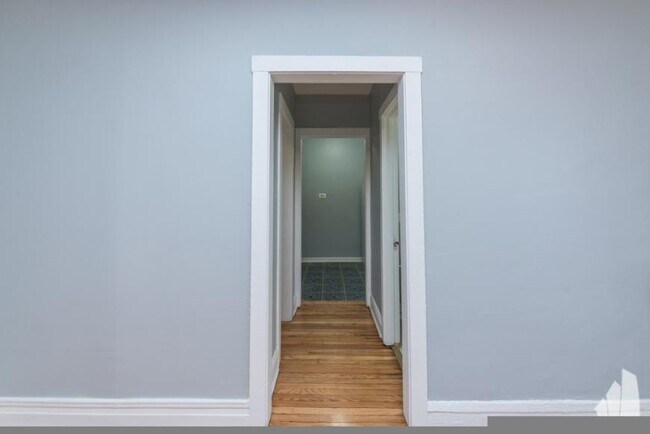 Building Photo - 0 bedroom in Chicago IL 60640
