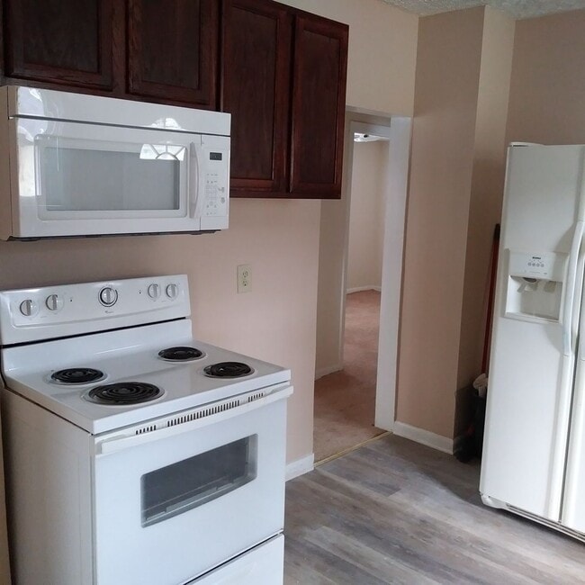 Building Photo - Chapel Hill / 3BR House on S Graham St AVA...