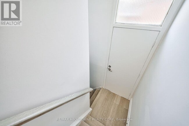 Building Photo - 4395 Longmoor Dr