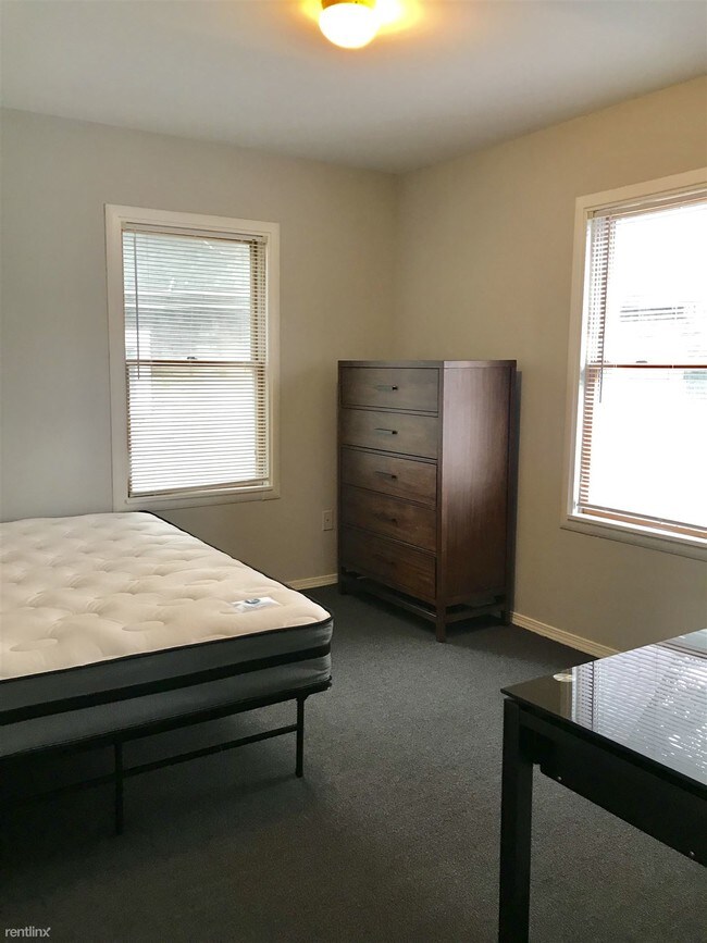 Building Photo - 6 br, 2.5 bath House - 722 Packard St