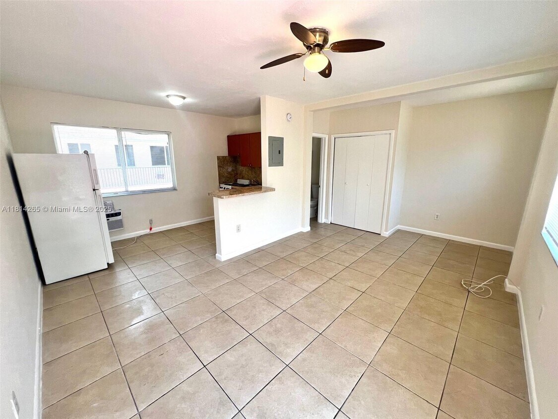 Foto principal - 690 NE 85th St