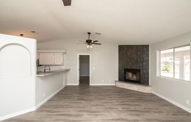 Foto del edificio - 3 Bedroom, 2.5 Bath, 2 Car Garage Home