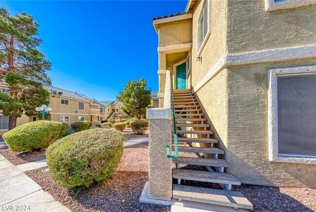Foto del edificio - 1561 Linnbaker Ln