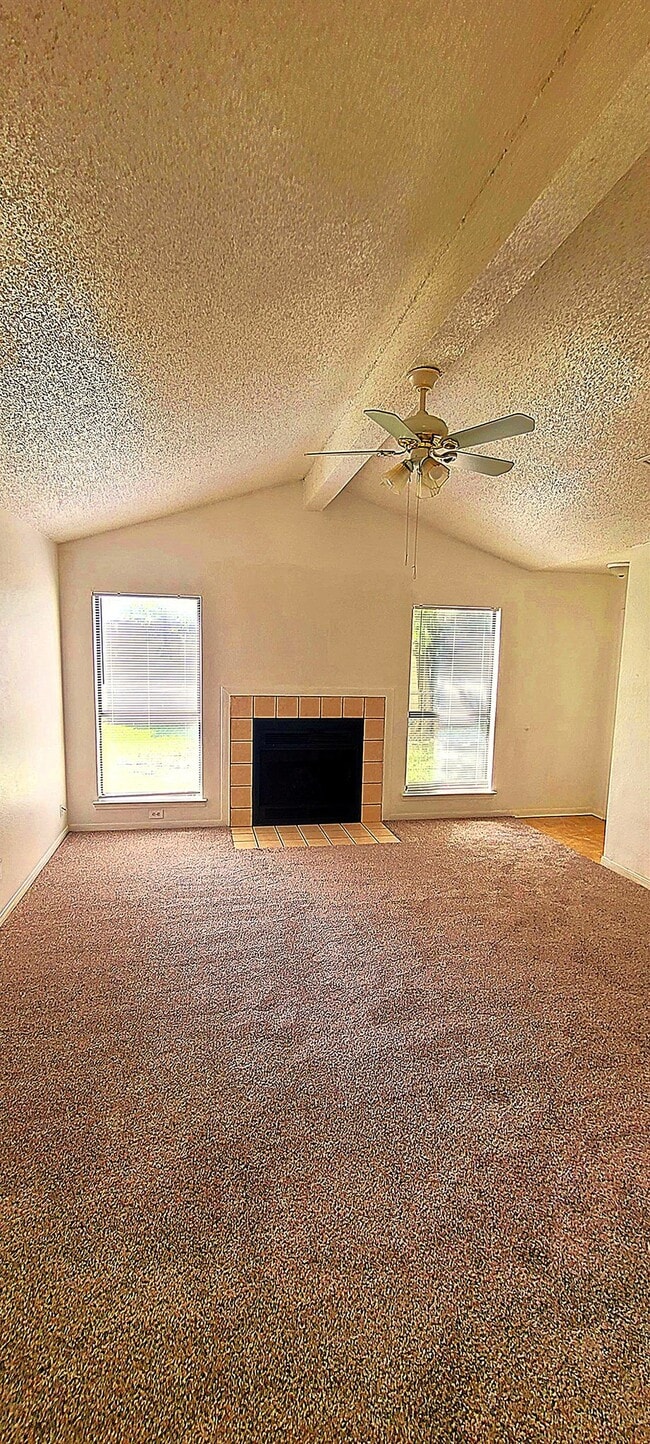 Building Photo - 2604 Woodlands Dr