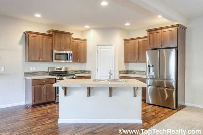Foto del edificio - Spectacular 4 BD* 2.5 BA* + Bonus Room Sin...