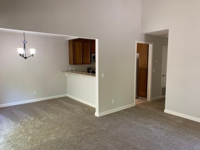 Dining - 5699 Makati Cir