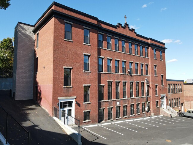 Building Photo - 56 Oak Terrace