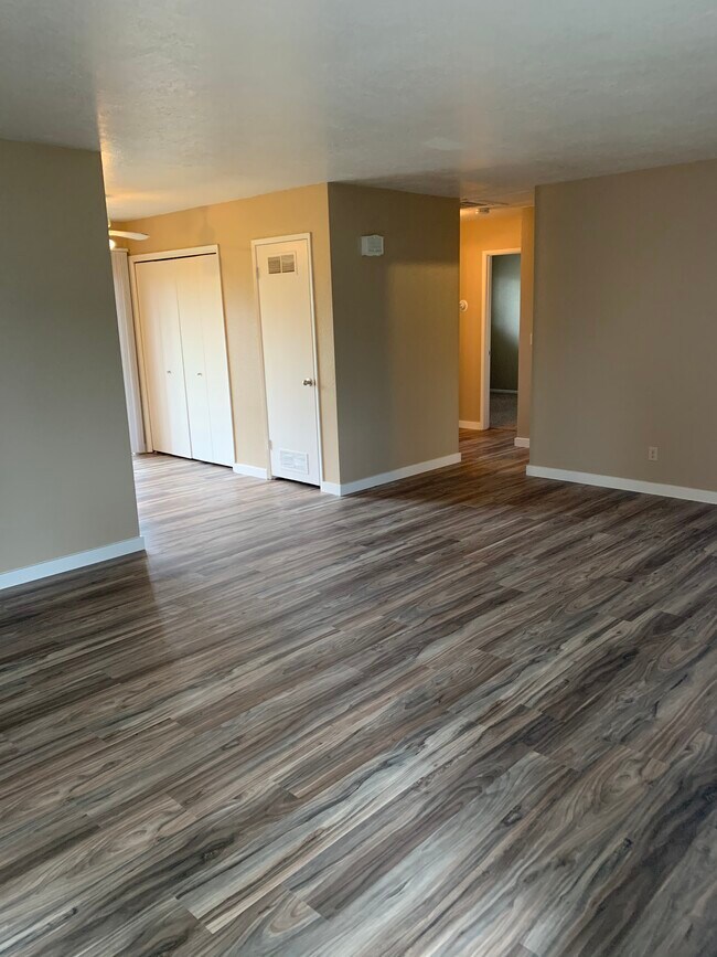 Building Photo - Aloha Four Plex