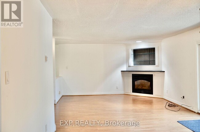 Building Photo - 12 Kings Ct