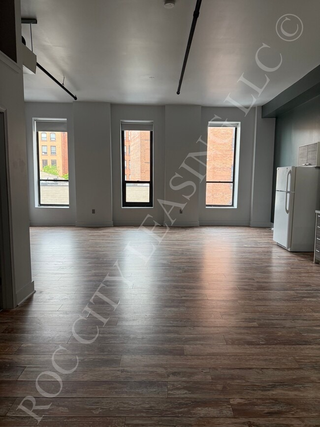 155 Saint Paul #211 Living Space - Hive@155 and Hive Andrews