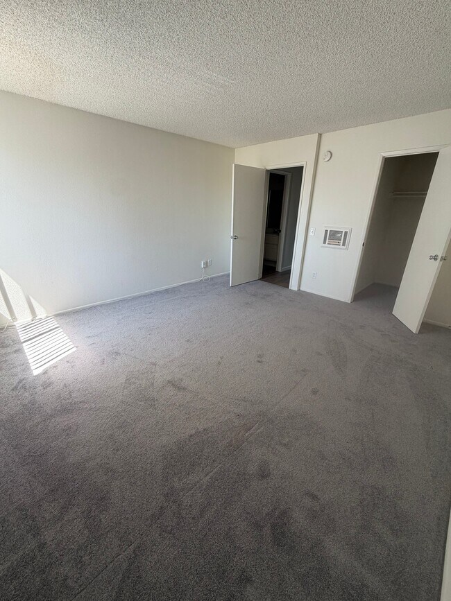 Foto del edificio - 8539 De Soto Ave
