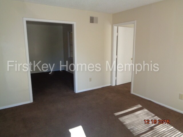 Building Photo - 612 Leavert Ave