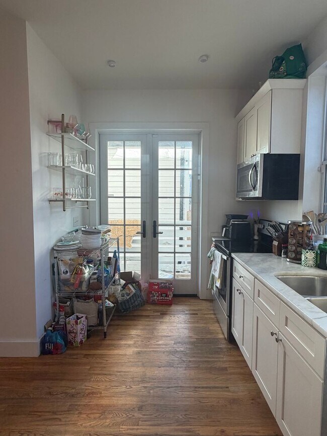 Building Photo - 40 Poinsett St