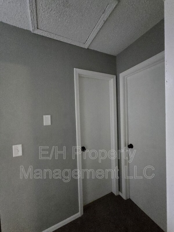 Building Photo - 612 S Forrest St