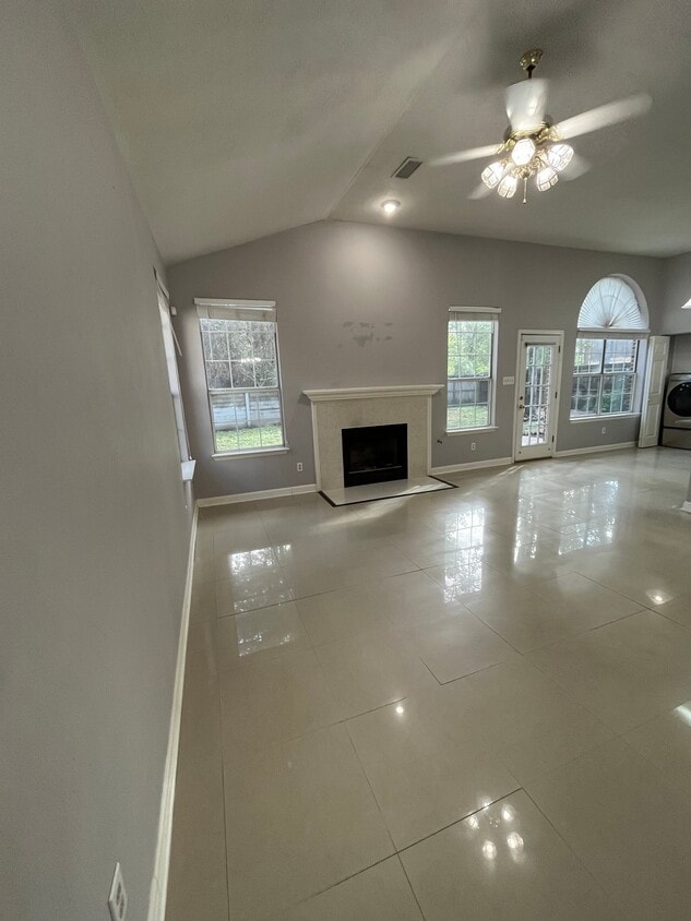 Foto del edificio - 3523 Kings Mountain Dr