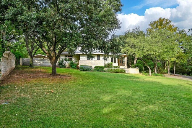 Foto del edificio - 500 Lake Cliff Trail