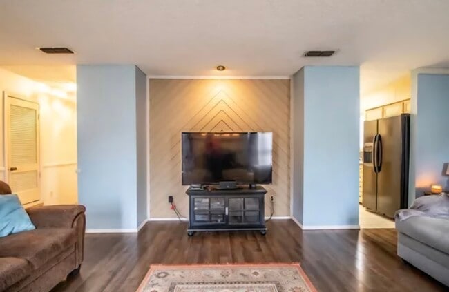 Building Photo - 2322 77th St