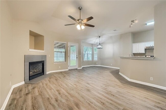Building Photo - 805 Camino Real Dr