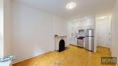 Building Photo - 147 E 72nd St
