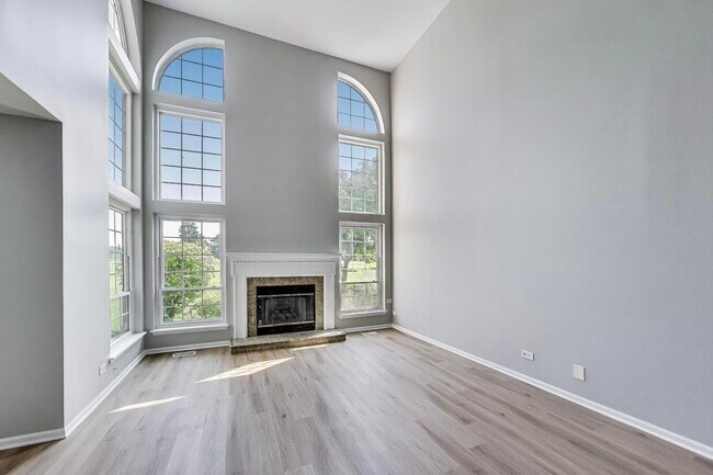 Foto del edificio - 2105 Glasgow Ct