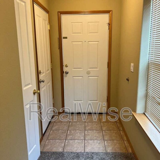 Building Photo - 2885 SW Indian Cir