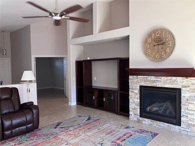 Foto del edificio - IMMACULATE FURNISHED 3BEDROOM GREEN VALLEY BEAUTY!