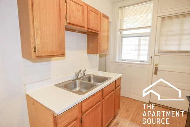 Building Photo - 5055 N Damen Ave