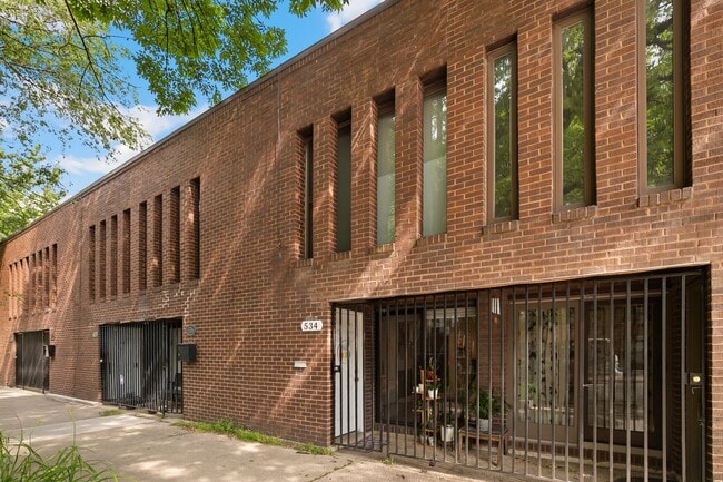 Building Photo - 534 W Eugenie St