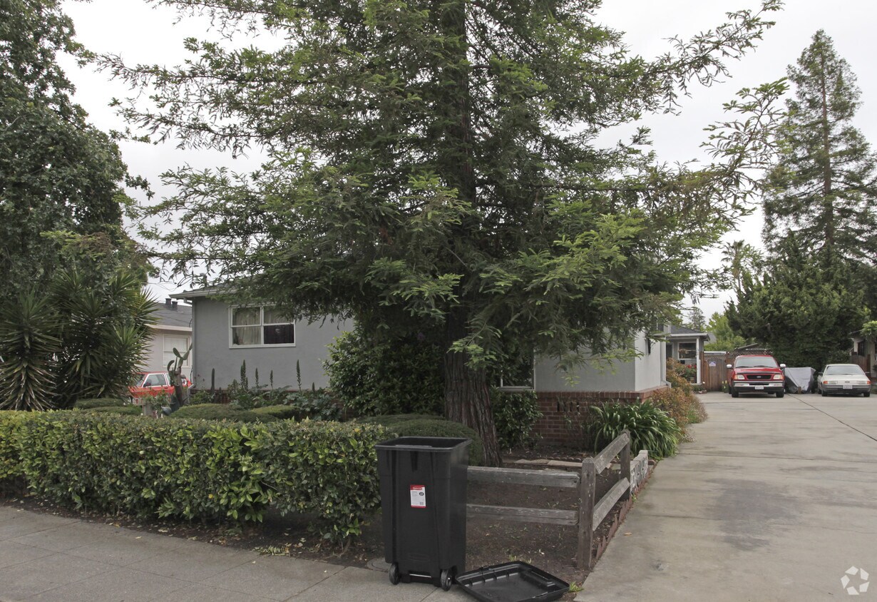 Foto del edificio - 1006-1008 Hudson St