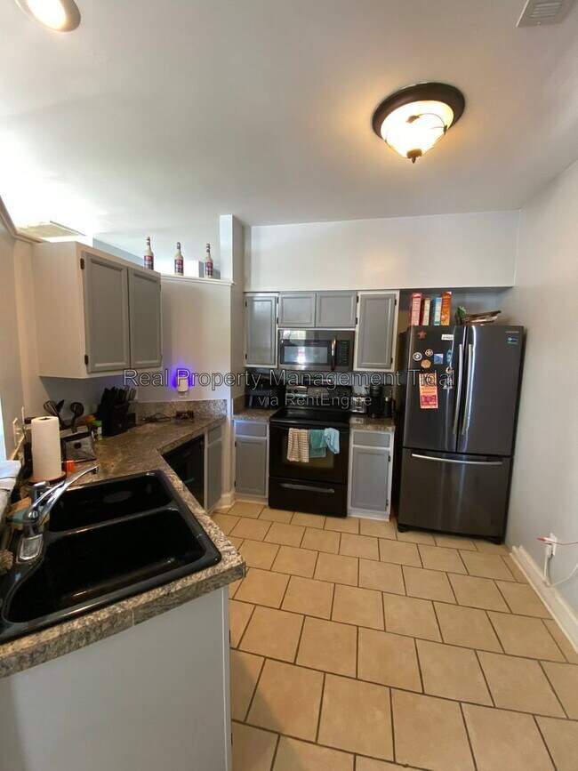 Foto del edificio - 475 Crosland Ct
